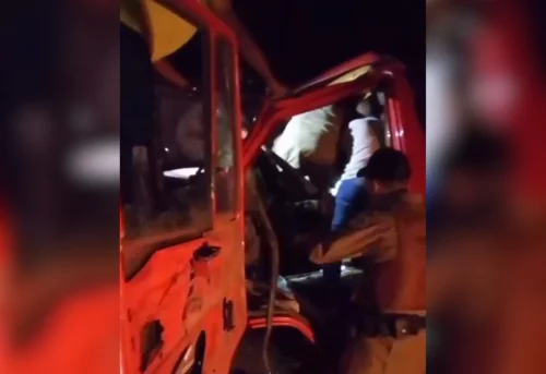 Acidente na BR-153 entre caminhões mata idoso e deixa dois feridos no Tocantins