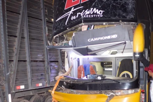 Acidente com ônibus do Águia de Marabá mata preparador físico e deixa técnico grave