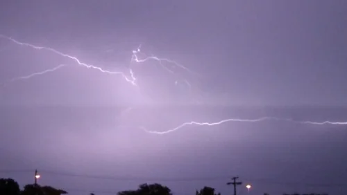 Homem morre após receber descarga elétrica de raio em cancela de ferro no Tocantins