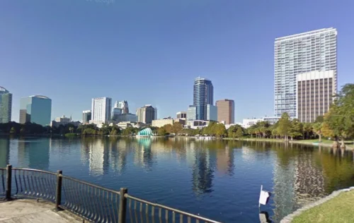 Esposa de cantor sertanejo é presa em Orlando após fugir de abordagem policial