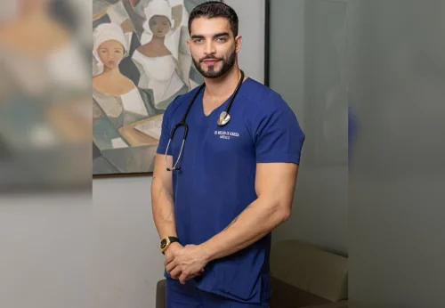 Médico que viralizou como 'bonitão' se formou na Bolívia e já foi modelo internacional