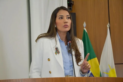 Vereadora Débora Guedes fala em lealdade e caráter na tribuna e declara apoio à professora Dorinha no segundo turno