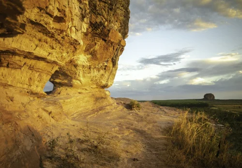 Geólogo explica como água e sol esculpiram a Pedra Furada no Jalapão
