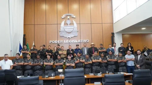 Câmara de Palmas homenageia 16 policiais da ROTAM em sessão solene