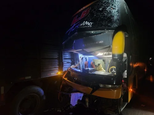 Acidente com ônibus de time mata preparador e fere técnico no Tocantins