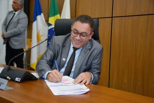 Vereador de Palmas solicita manutenção de iluminação pública em praça de Taquaruçu