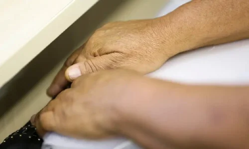 Filhos de idosa de 100 anos assinam acordo para revezar cuidados em Palmeirópolis