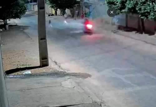 Mãe é atropelada por moto ao tentar salvar filho em Gurupi, no Tocantins