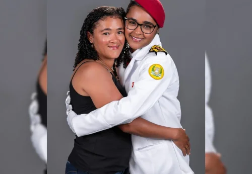 Jovem estuda medicina veterinária na mesma universidade onde mãe trabalha