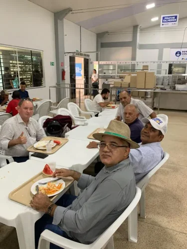 Vereador almoça em Restaurante Comunitário de Taquaralto e atesta qualidade do serviço